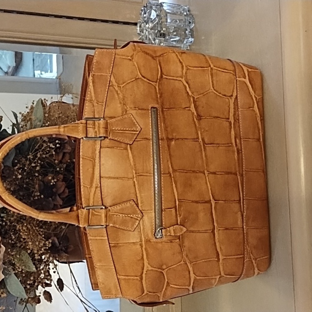 Tan Dooney and Bourke handbag - Picture 2 of 7